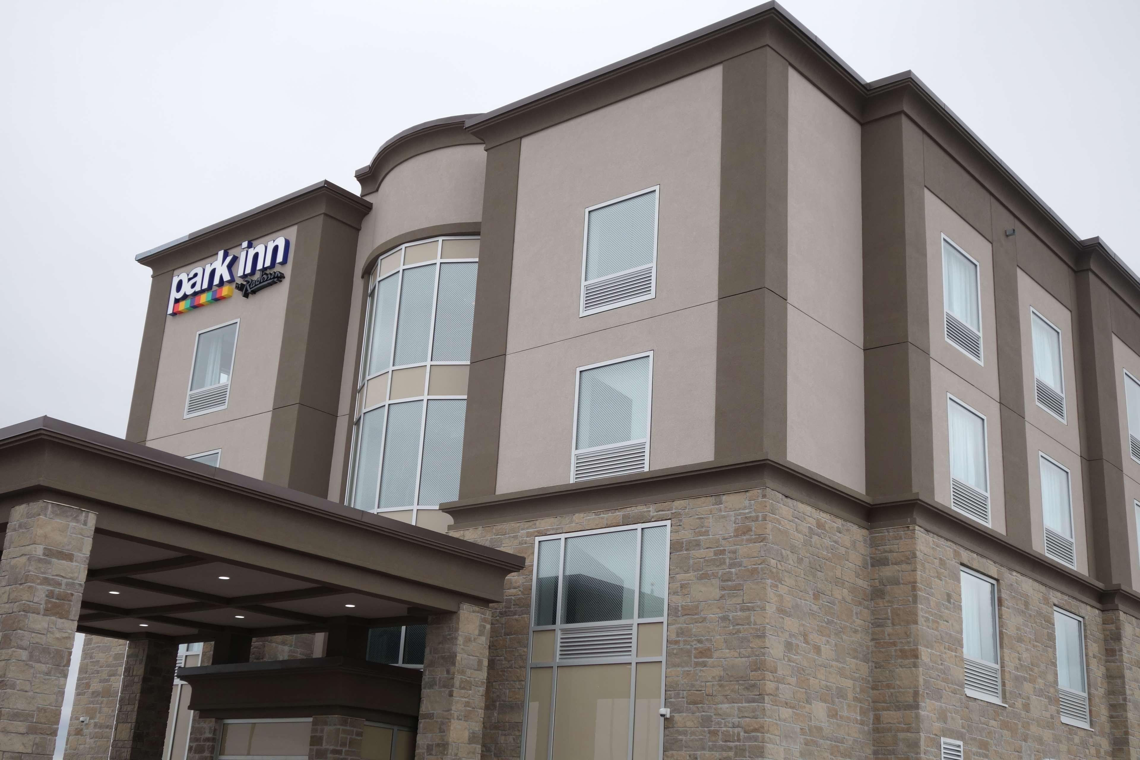 Park Inn By Radisson Brampton, On Exteriér fotografie