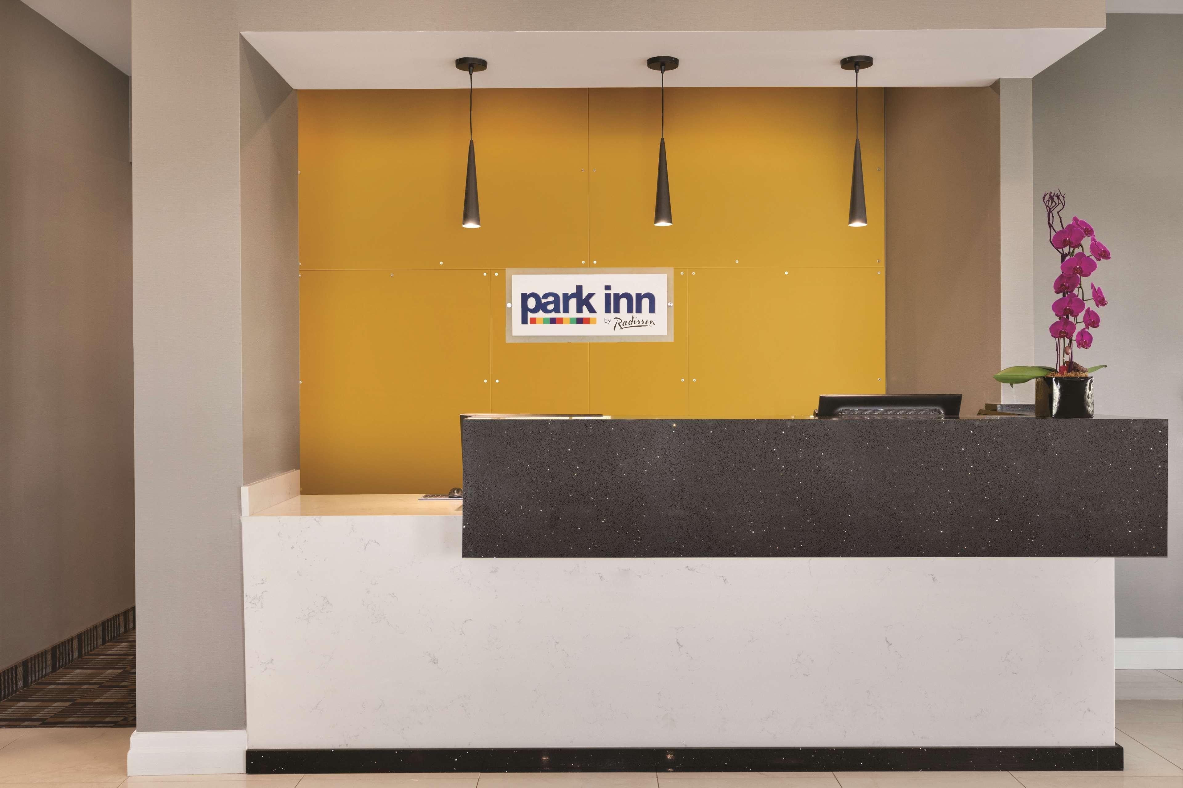 Park Inn By Radisson Brampton, On Exteriér fotografie