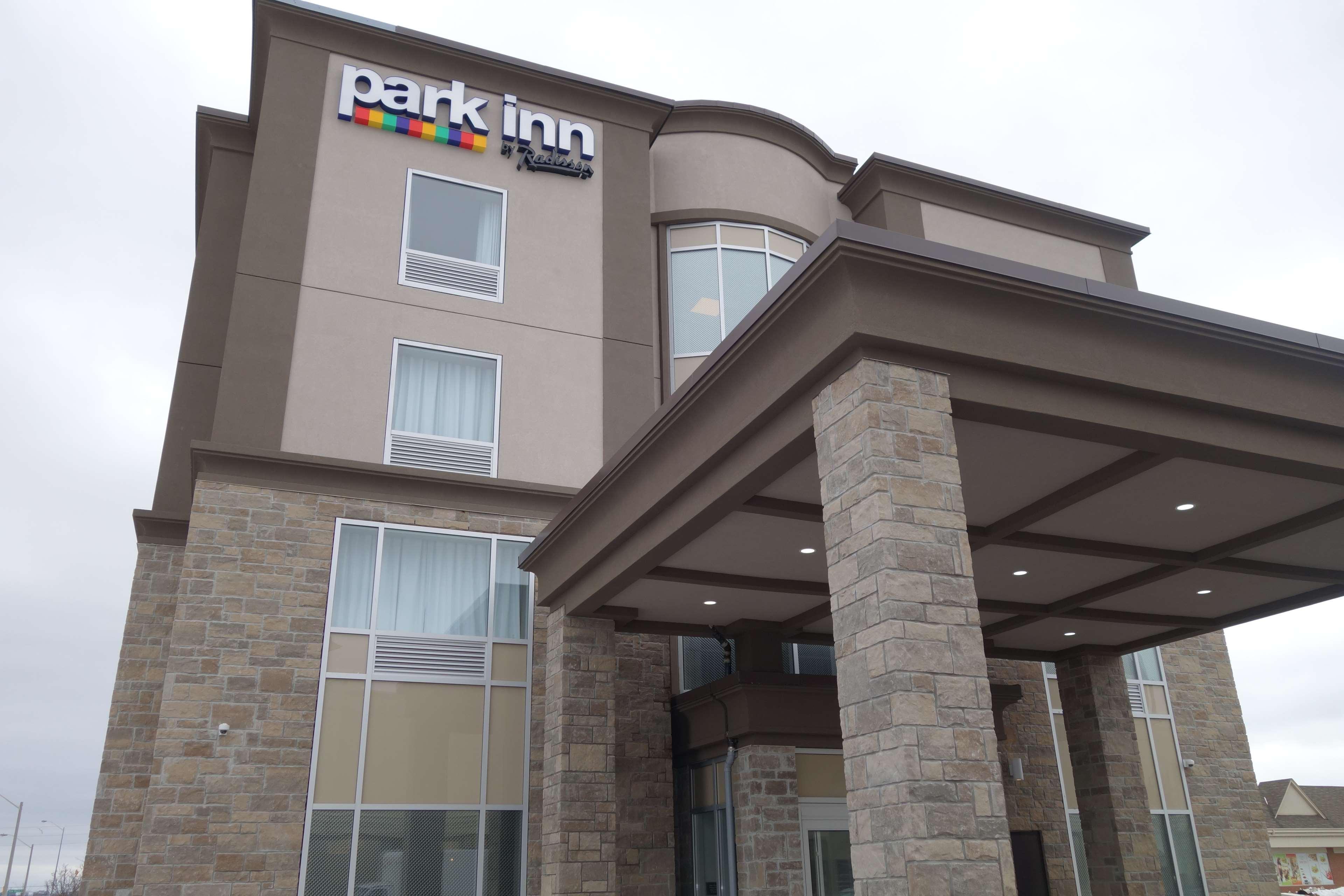 Park Inn By Radisson Brampton, On Exteriér fotografie